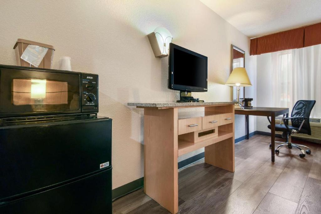 Surestay Plus Hotel Tarboro Bagian luar foto