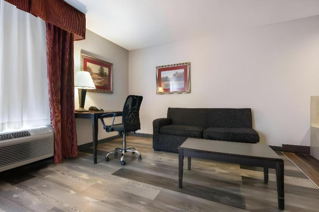 Surestay Plus Hotel Tarboro Bagian luar foto
