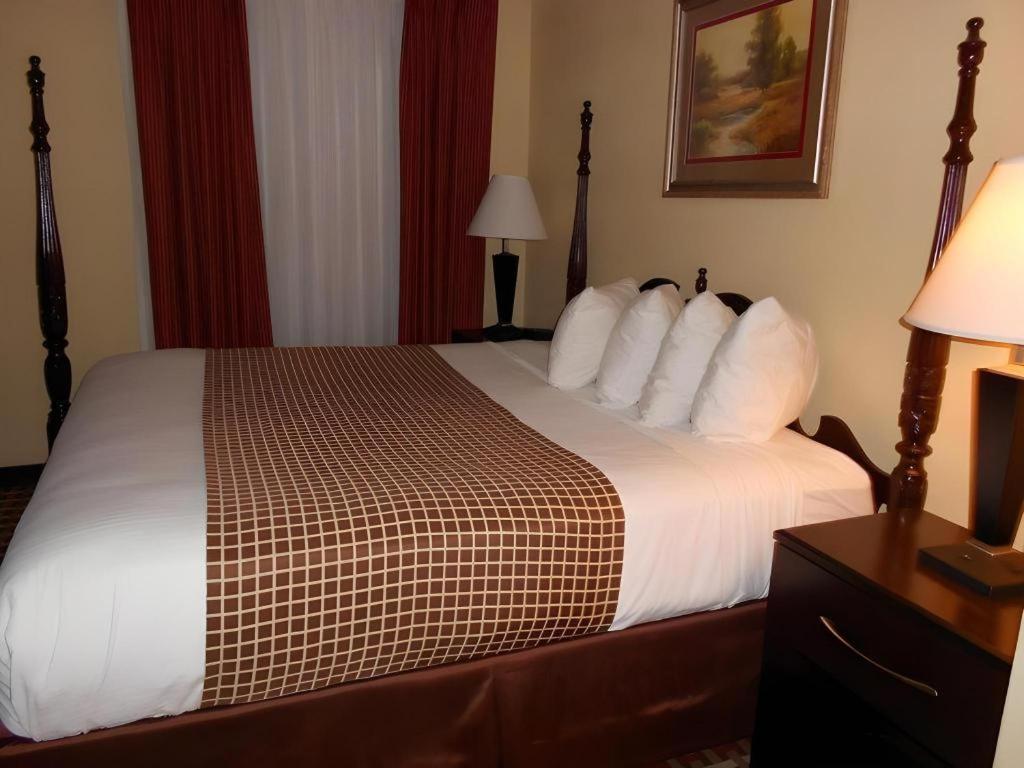 Surestay Plus Hotel Tarboro Bagian luar foto