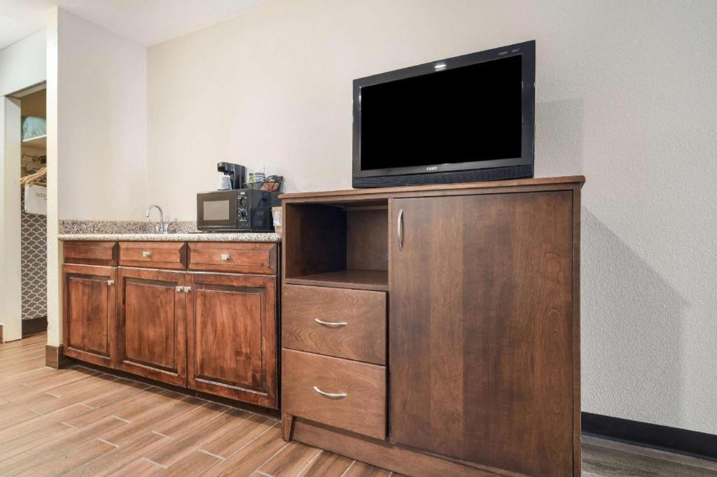 Surestay Plus Hotel Tarboro Bagian luar foto