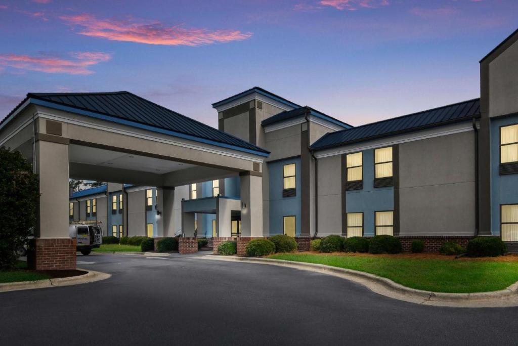 Surestay Plus Hotel Tarboro Bagian luar foto